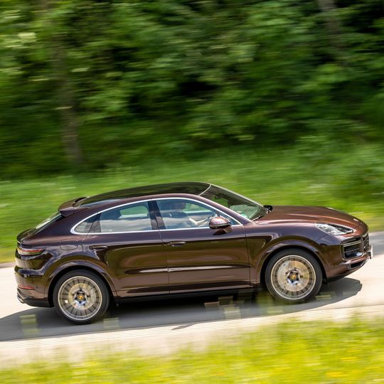 Der Cayenne – hier im Bild als Coupé – hatte im ersten Halbjahr die größten Zuwachsraten innerhalb der Porsche-Modellpalette. Der Cayenne – hier im Bild als Coupé – hatte im ersten Halbjahr die größten Zuwachsraten innerhalb der Porsche-Modellpalette.