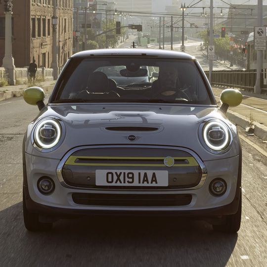 Im Januar 2020 soll der Elektro-Mini auf die Straßen kommen. Im Januar 2020 soll der Elektro-Mini auf die Straßen kommen.