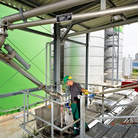 Der BDBE fordert die im Bundes-Immissionsschutzgesetz festgelegte Treibhausgasminderungsquote für alle Kraftstoffe schrittweise auf 16 % im Jahr 2030 anzuheben. Der BDBE fordert die im Bundes-Immissionsschutzgesetz festgelegte Treibhausgasminderungsquote für alle Kraftstoffe schrittweise auf 16 % im Jahr 2030 anzuheben.
