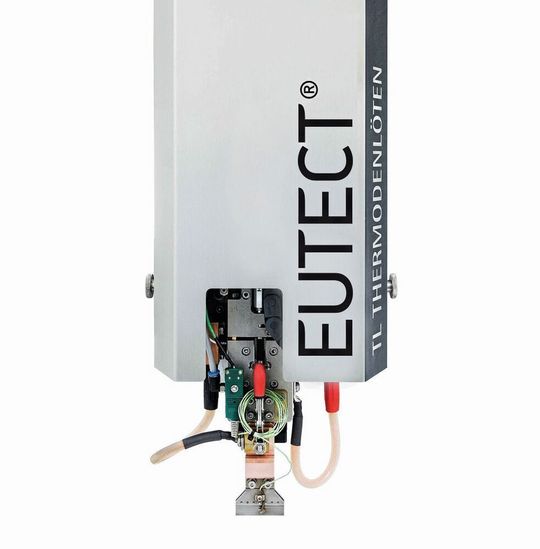 Mit diesem von Eutect weiterentwickelten Thermodenlötmodul kann der Einsinkweg beim Löten jetzt mikrometergenau eingestellt werden, sagt der Hersteller. Mit diesem von Eutect weiterentwickelten Thermodenlötmodul kann der Einsinkweg beim Löten jetzt mikrometergenau eingestellt werden, sagt der Hersteller.