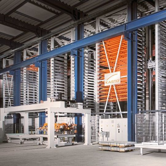 Die Digitalisierung und Vernetzung von Produktions- und Logistikprozessen ist in der Metallverarbeitung auf dem Vormarsch. Die Digitalisierung und Vernetzung von Produktions- und Logistikprozessen ist in der Metallverarbeitung auf dem Vormarsch.