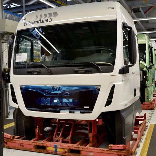 Über 40.000 Fahrerhäuser produziert MAN jährlich in München. Die neue Softwarelösung soll das vereinfachen. Über 40.000 Fahrerhäuser produziert MAN jährlich in München. Die neue Softwarelösung soll das vereinfachen.