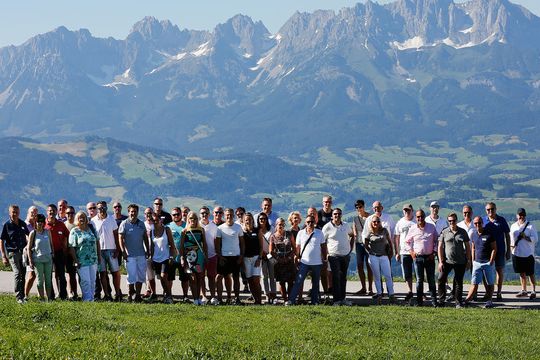 Gruppenbild der Skoda-Club-Mitglieder 2019: Der Importeur hatte seine ausgezeichneten Partner nach Kitzbühel eingeladen.