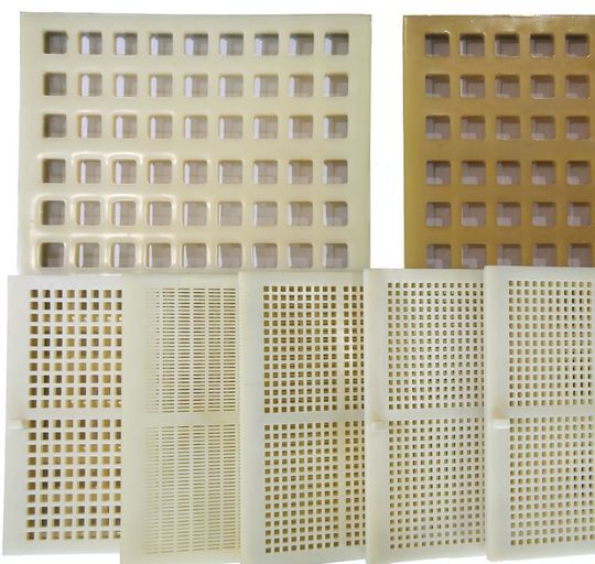 Gitterstrukturen aus spritzgegossenem Präpolymer Adiprene C930 von Lanxess. Eigentlich für das konventionelle Gießen vorgesehen, hat Artox in Korea es geschafft, das leistungsfähige PUR-Elastomer mit allen einhergehenden Vorteilen per Spritzgießmaschine zu verarbeiten. Gitterstrukturen aus spritzgegossenem Präpolymer Adiprene C930 von Lanxess. Eigentlich für das konventionelle Gießen vorgesehen, hat Artox in Korea es geschafft, das leistungsfähige PUR-Elastomer mit allen einhergehenden Vorteilen per Spritzgießmaschine zu verarbeiten.