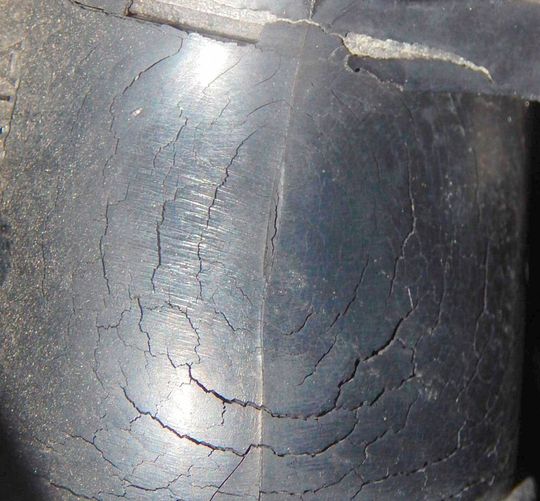 Damit so etwas erst gar nicht mehr auftritt, hat der VDI zwei neue Blätter im Rahmen der VDI-Richtlinie 3822 aufgestellt, die die Schadensprävention an Elastomerteilen sicherer machen. Damit so etwas erst gar nicht mehr auftritt, hat der VDI zwei neue Blätter im Rahmen der VDI-Richtlinie 3822 aufgestellt, die die Schadensprävention an Elastomerteilen sicherer machen.