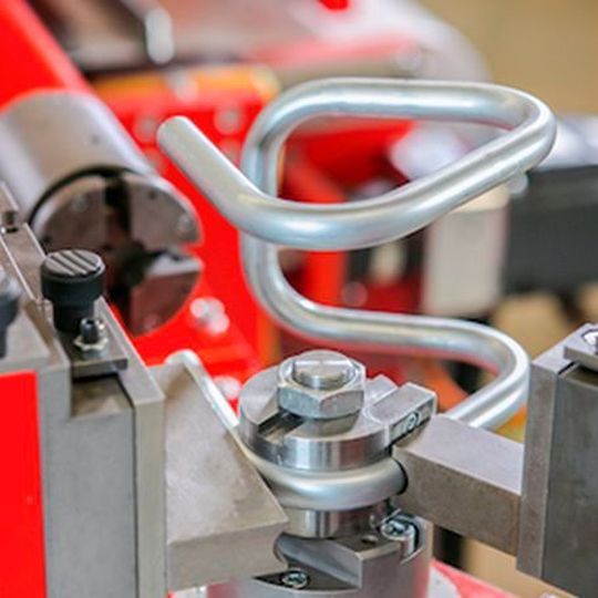 Beim Maschinenbauer Transfluid sind häufig Lösungen gefragt, die eine bestmögliche Rohrbearbeitung für den Einsatz der Werkstücke in der Instrumententechnik ermöglichen. Beim Maschinenbauer Transfluid sind häufig Lösungen gefragt, die eine bestmögliche Rohrbearbeitung für den Einsatz der Werkstücke in der Instrumententechnik ermöglichen.