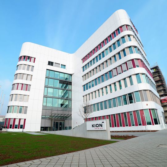 Das Joint Venture soll das Produktangebot und die Produktionskapazität von Lithium-Ionen-Batterien in der EMEA-Wirtschaftsregion erweitern. Das Joint Venture soll das Produktangebot und die Produktionskapazität von Lithium-Ionen-Batterien in der EMEA-Wirtschaftsregion erweitern.