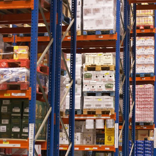Beim „Vendor Managed Inventory“ tauschen Händler und Lieferant die Rollen. Beim „Vendor Managed Inventory“ tauschen Händler und Lieferant die Rollen.