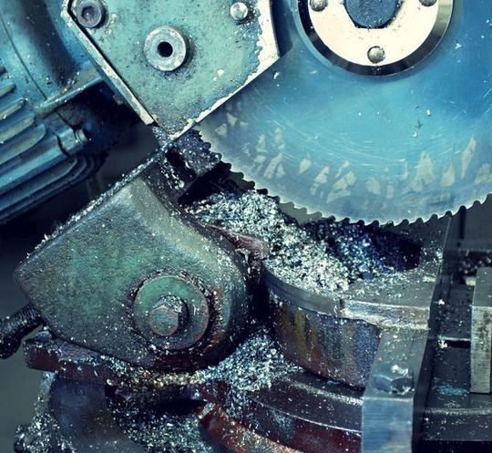 Jetzt geht es mit der Saw Expo wieder zackig aufwärts, denn die Messe Düsseldorf nimmt sich als Veranstalter ihrer an. Neu wird sein, dass die Messe für Säge- und Trenntechnik in jedem ungeraden Jahr im pulsierenden Dreiländereck in Friedrichshafen stattfindet. In geraden Jahren - also ab 2020 wird sie im Rahmen der Tube in Düsseldorf als Pavillon in Erscheinung treten, wie es heißt. Vom 8. bis 11. Juni 2021 ist erstmals Friedrichshafen gesetzt. Jetzt geht es mit der Saw Expo wieder zackig aufwärts, denn die Messe Düsseldorf nimmt sich als Veranstalter ihrer an. Neu wird sein, dass die Messe für Säge- und Trenntechnik in jedem ungeraden Jahr im pulsierenden Dreiländereck in Friedrichshafen stattfindet. In geraden Jahren - also ab 2020 wird sie im Rahmen der Tube in Düsseldorf als Pavillon in Erscheinung treten, wie es heißt. Vom 8. bis 11. Juni 2021 ist erstmals Friedrichshafen gesetzt.