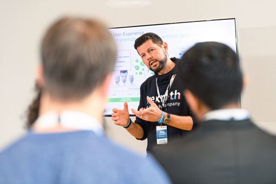 Stefan Lehnert, Digital Sales & User Experience, Bosch Rexroth, weiß: „Usability heißt, experimentierfreudig zu sein und Schmerzpunkte der Nutzer aufzudecken.“ Stefan Lehnert, Digital Sales & User Experience, Bosch Rexroth, weiß: „Usability heißt, experimentierfreudig zu sein und Schmerzpunkte der Nutzer aufzudecken.“