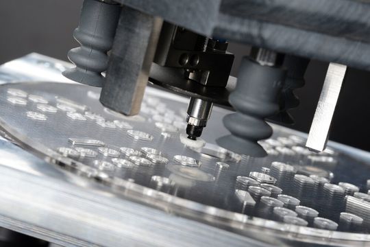 Wer sich mit Medizinprodukten der nächsten Generation wie diese Lab-on-a-chip-Disc beschäftigt, sollte schon frühzeitig die damit verbundenen produktionstechnischen Herausforderungen bedenken. Der Trendreport des Fraunhofer IPT gibt hier Orientierung. Wer sich mit Medizinprodukten der nächsten Generation wie diese Lab-on-a-chip-Disc beschäftigt, sollte schon frühzeitig die damit verbundenen produktionstechnischen Herausforderungen bedenken. Der Trendreport des Fraunhofer IPT gibt hier Orientierung.