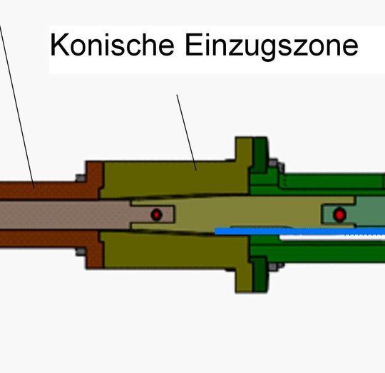 Detailansicht des neuen Mini-Extruders für die pulsationsfreie Verarbeitung von Kunststofffilamenten, den das IKT in Stuttgart entwickelt hat. Dieser soll den robotergestützten 3D-Druck („großer 3D-Druck“) ermöglichen. Die konische Einzugszone sorgt für einen konstanten Ausstoß des Filaments, unabhänig vom Werkzeug. In jeder Lage des Extruders kann so präzise gedruckt werden, heißt es. Detailansicht des neuen Mini-Extruders für die pulsationsfreie Verarbeitung von Kunststofffilamenten, den das IKT in Stuttgart entwickelt hat. Dieser soll den robotergestützten 3D-Druck („großer 3D-Druck“) ermöglichen. Die konische Einzugszone sorgt für einen konstanten Ausstoß des Filaments, unabhänig vom Werkzeug. In jeder Lage des Extruders kann so präzise gedruckt werden, heißt es.