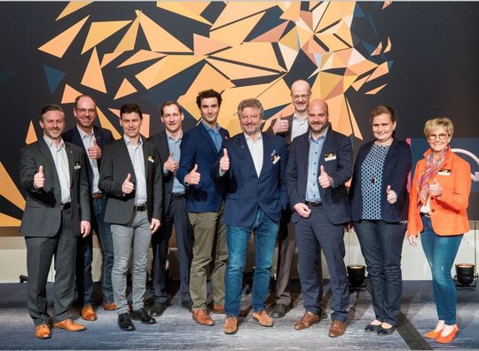 Die neue Vorstandsriege: (v. li.) Martin Mingebach, Andreas Tröger, Mathias Müller, Robert Jahn, Caspar Plump, Heinz Zapp, Sören Wünsche, Jörg Scherer, Susanne Südbeck und Sigrid Menke. Zum Vergrößern bitte klicken.