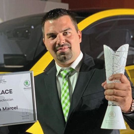 Marcel Maaßen von Jacobs Automobile in Aachen ist einer der weltweit besten Skoda-Servicetechniker. Marcel Maaßen von Jacobs Automobile in Aachen ist einer der weltweit besten Skoda-Servicetechniker.