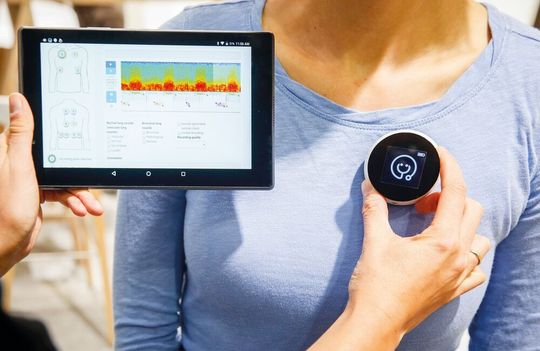 Die App 'Stethome', ein schnurloses Stethoskop, war eine viel beachtete Neuheit der Medica 2018. Die App 'Stethome', ein schnurloses Stethoskop, war eine viel beachtete Neuheit der Medica 2018.