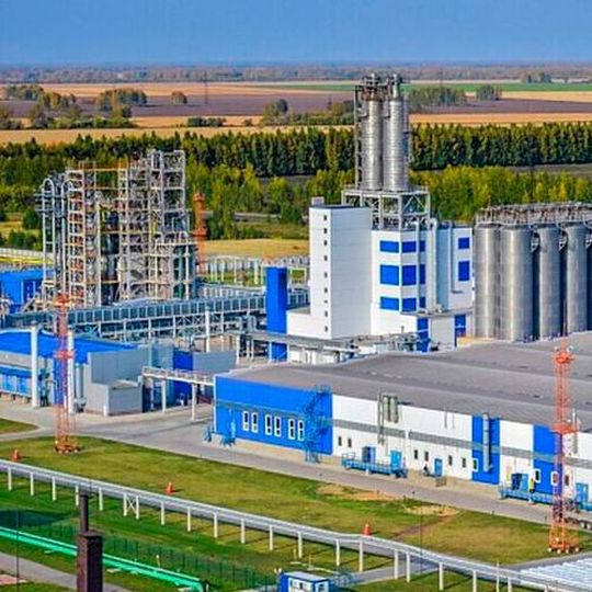 The Omsk facility sources propane-propylene fraction, its key feedstock, from Gazprom Neft’s Omsk Refinery, while Sibur helps distribute its end-products in Russia and the CIS. The Omsk facility sources propane-propylene fraction, its key feedstock, from Gazprom Neft’s Omsk Refinery, while Sibur helps distribute its end-products in Russia and the CIS.