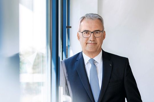 Norbert Teeuwen, CEO of Okuma Europe: “We have played a major role in advancing the combination of subtractive and additive manufacturing processes." Norbert Teeuwen, CEO of Okuma Europe: “We have played a major role in advancing the combination of subtractive and additive manufacturing processes."