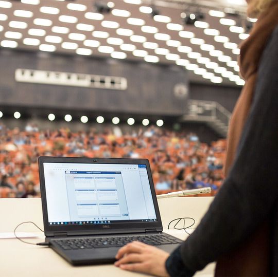 Das Feedbacksystem im Einsatz: Hier werden die Fragen der Studenten anonym gesammelt. Das Feedbacksystem im Einsatz: Hier werden die Fragen der Studenten anonym gesammelt.