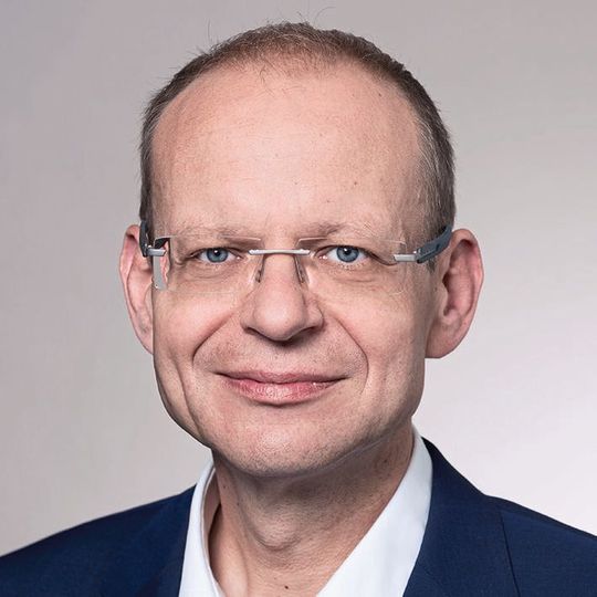 „Die IST GmbH hat als langjähriger Entwicklungspartner entscheidend zur hervorragenden Wett
bewerbsposition des
Siemens-Segments Production Machines beigetragen“, sagt Michael Thomas, Leiter des Business-Segments Production Machines in der Business Unit Factory Automation bei Siemens Digital Industries. „Die IST GmbH hat als langjähriger Entwicklungspartner entscheidend zur hervorragenden Wett
bewerbsposition des
Siemens-Segments Production Machines beigetragen“, sagt Michael Thomas, Leiter des Business-Segments Production Machines in der Business Unit Factory Automation bei Siemens Digital Industries.