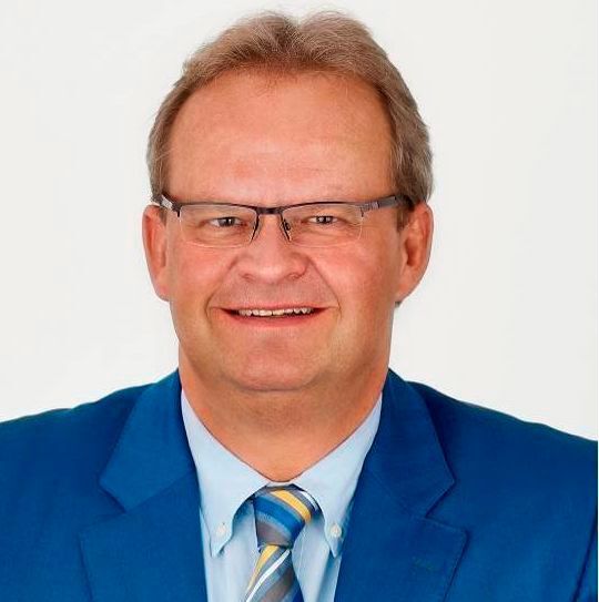 „Als Weltleitmesse ist die K in Düsseldorf das wichtige Forum, um unser Know-how zu präsentieren“, so Michael Hehl, geschäftsführender Gesellschafter und Sprecher der Arburg-Geschäftsführung. Digitale Innovationen, natürlich neue Maschinen, sowie nicht zuletzt Circular Economy und Ressourcenschonung, kennzeichnen den kommenden Arburg-Auftritt in Halle 13 am Stand A13. „Als Weltleitmesse ist die K in Düsseldorf das wichtige Forum, um unser Know-how zu präsentieren“, so Michael Hehl, geschäftsführender Gesellschafter und Sprecher der Arburg-Geschäftsführung. Digitale Innovationen, natürlich neue Maschinen, sowie nicht zuletzt Circular Economy und Ressourcenschonung, kennzeichnen den kommenden Arburg-Auftritt in Halle 13 am Stand A13.