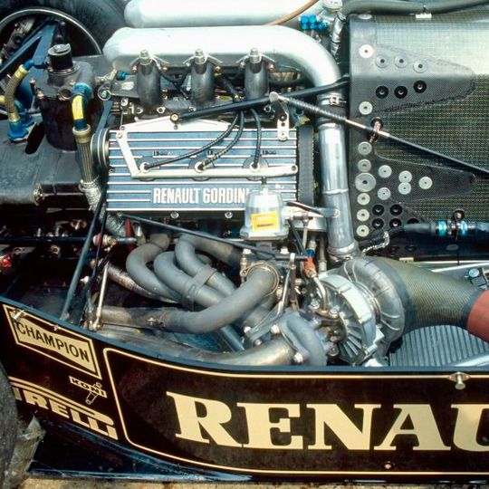 Vor 40 Jahren begann Renaults Siegeszug mit Turbotechnik in der Formel. Es folgte zahlreiche Straßenmodelle mit Aufladung. Vor 40 Jahren begann Renaults Siegeszug mit Turbotechnik in der Formel. Es folgte zahlreiche Straßenmodelle mit Aufladung.