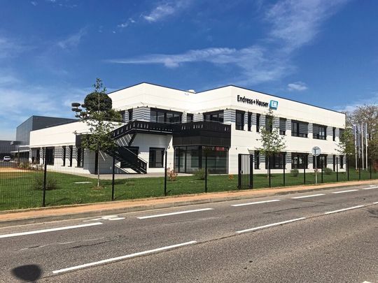Hochentwickelte Anlayseverfahren: Endress+Hauser eröffnet Kompetenzzentrum in Lyon. Hochentwickelte Anlayseverfahren: Endress+Hauser eröffnet Kompetenzzentrum in Lyon.