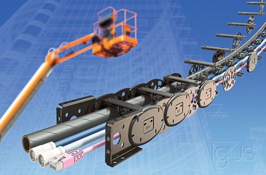 Sicher in die Höhe: Die Hybrid-Energiekette ist aufgrund von Hochleistungspolymeren 50 Prozent leichter als herkömmliche Stahlketten und durch ihren modularen Aufbau leicht zu warten. Sicher in die Höhe: Die Hybrid-Energiekette ist aufgrund von Hochleistungspolymeren 50 Prozent leichter als herkömmliche Stahlketten und durch ihren modularen Aufbau leicht zu warten.