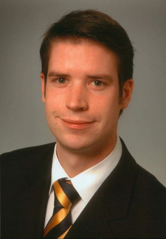 Dr.-Ing. Lutz Oliver Schapp, Geschäftsführer des Exzellenzclusters „Integrative Produktionstechnik für Hochlohnländer“: „Für mich ist die Vernetzung des Fachwissens der entscheidenden Ansatz.“ Bild: WZL Dr.-Ing. Lutz Oliver Schapp, Geschäftsführer des Exzellenzclusters „Integrative Produktionstechnik für Hochlohnländer“: „Für mich ist die Vernetzung des Fachwissens der entscheidenden Ansatz.“ Bild: WZL