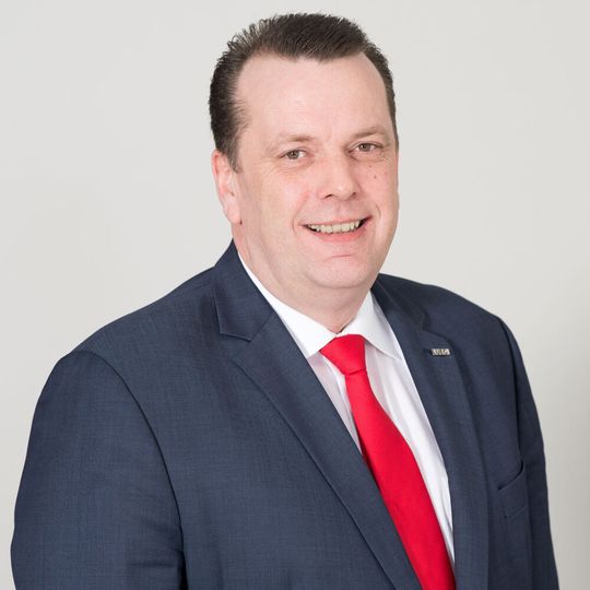 „Auch das klassische Flottengeschäft verlangt neue Konzepte, um für Kunden attraktiv zu bleiben“, sagt Stefan Jansen, Vertriebsdirektor Nutzfahrzeuge und designiertes Vorstandsmitglied der Fahrzeug-Werke Lueg AG. „Auch das klassische Flottengeschäft verlangt neue Konzepte, um für Kunden attraktiv zu bleiben“, sagt Stefan Jansen, Vertriebsdirektor Nutzfahrzeuge und designiertes Vorstandsmitglied der Fahrzeug-Werke Lueg AG.