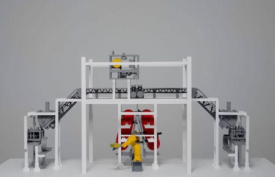 Ein Miniaturmodell des Demonstrators zeigt, wie die Batteriezellenproduktion um 150 Prozent gesteigert werden kann. Ein Miniaturmodell des Demonstrators zeigt, wie die Batteriezellenproduktion um 150 Prozent gesteigert werden kann.