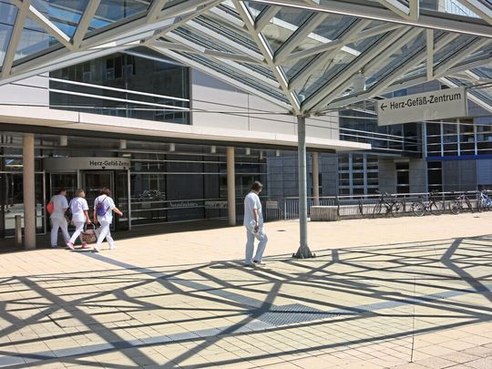 Am Klinikum Nürnberg erweitern Digitalisierung, Künstliche Intelligenz und transdisziplinäre Technologieansätze laufend die Möglichkeiten der Herz- und Gefäßmedizin. Am Klinikum Nürnberg erweitern Digitalisierung, Künstliche Intelligenz und transdisziplinäre Technologieansätze laufend die Möglichkeiten der Herz- und Gefäßmedizin.