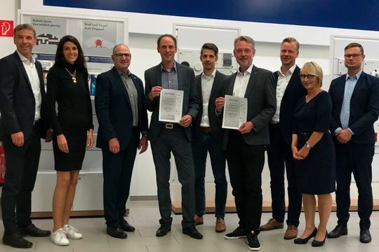 Übergabe der Zertifikate an die Trainingsverantwortlichen von VW Pkw.