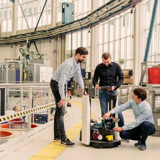 Gestalt Robotics wurde 2016 gegründet von einem Raketeningenieur, einem Roboterfachmann und einem Vision-Experten. v.l.n.r. Dr. Eugen Funk, Thomas Staufenbiel, Dr. Jens Lambrecht. Gestalt Robotics wurde 2016 gegründet von einem Raketeningenieur, einem Roboterfachmann und einem Vision-Experten. v.l.n.r. Dr. Eugen Funk, Thomas Staufenbiel, Dr. Jens Lambrecht.