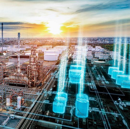 Durch die Transformation zum Lösungsanbieter stellt Phoenix Contact Anwendern eine ganzheitliche Unterstützung bei Projektvorhaben rund um die Digitalisierung ihrer Anlagen zur Verfügung. Durch die Transformation zum Lösungsanbieter stellt Phoenix Contact Anwendern eine ganzheitliche Unterstützung bei Projektvorhaben rund um die Digitalisierung ihrer Anlagen zur Verfügung.