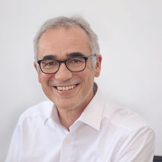 «Für die Berufsweltmeisterschaften in Kazan drücken wir seitens Swiss-mechanic unseren jungen Spezialisten auf jeden Fall die Daumen.» Dr. Jürg Marti, Direktor Swissmechanic «Für die Berufsweltmeisterschaften in Kazan drücken wir seitens Swiss-mechanic unseren jungen Spezialisten auf jeden Fall die Daumen.» Dr. Jürg Marti, Direktor Swissmechanic