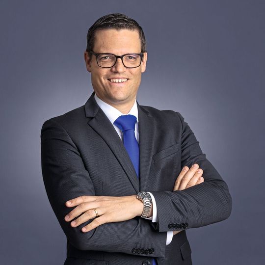 «Einmal mehr erweisen sich die besonderen Schweizer Verhältnisse als vorteilhaft.» Dr. Tobias Moser, CEO Fischer Spindle Group «Einmal mehr erweisen sich die besonderen Schweizer Verhältnisse als vorteilhaft.» Dr. Tobias Moser, CEO Fischer Spindle Group