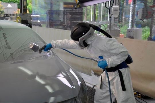 Vor dem Füllerauftrag sollte der Fachmann sich informieren, welche Untergrundvorbehandlung das Material erfordert.