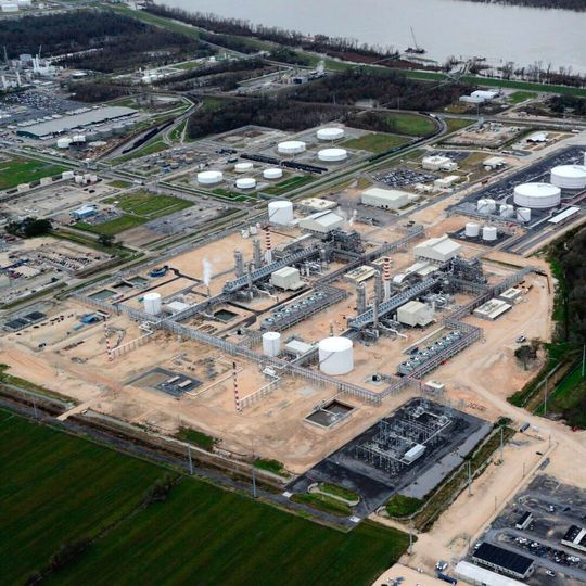 Methanex is building a 1.8 million tonne methanol plant in Geismar, Louisiana adjacent to its existing Geismar 1 and Geismar 2 facilities. Methanex is building a 1.8 million tonne methanol plant in Geismar, Louisiana adjacent to its existing Geismar 1 and Geismar 2 facilities.