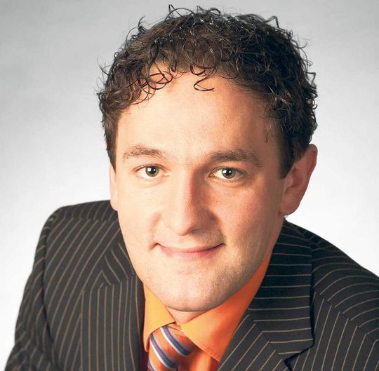 Martin Wild hat gleich nach dem Abitur sein Unternehmen gegründet und kontinuierlich ausgebaut. Im Kalenderjahr 2007 erzielte HoH einen Umsatz in Höhe von 66,33 Millionen Euro. Martin Wild hat gleich nach dem Abitur sein Unternehmen gegründet und kontinuierlich ausgebaut. Im Kalenderjahr 2007 erzielte HoH einen Umsatz in Höhe von 66,33 Millionen Euro.