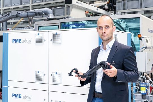 Anwendung findet diese sogenannte Wasser-Injektions-Technik (WIT) bereits in der komplexen Bauteilstruktur eines Pkw-Kupplungspedals als Kunststoff-Hohlkörper. Anwendung findet diese sogenannte Wasser-Injektions-Technik (WIT) bereits in der komplexen Bauteilstruktur eines Pkw-Kupplungspedals als Kunststoff-Hohlkörper.