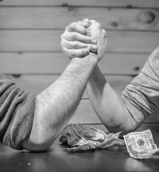 Die Medizintechnik-Branche zeigt in diesem Jahr deutlich: Bei großem anhaltendem Preisdruck bleiben Preiskämpfe nicht aus. Insgesamt fühlen sich aktuell 72 Prozent der Medizintechnik-Unternehmen in einen Preiskampf verwickelt. Die Medizintechnik-Branche zeigt in diesem Jahr deutlich: Bei großem anhaltendem Preisdruck bleiben Preiskämpfe nicht aus. Insgesamt fühlen sich aktuell 72 Prozent der Medizintechnik-Unternehmen in einen Preiskampf verwickelt.