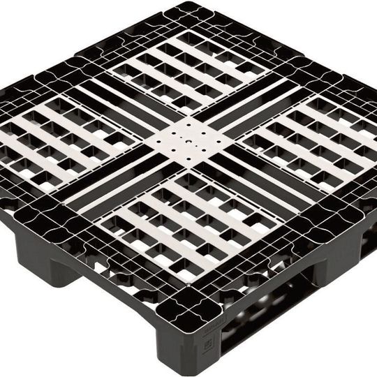 Die containeroptimierte Chemiepalette CP3 von Cabka-IPS wurde für dynamische Traglasten von 1400 kg entwickelt. Die containeroptimierte Chemiepalette CP3 von Cabka-IPS wurde für dynamische Traglasten von 1400 kg entwickelt.