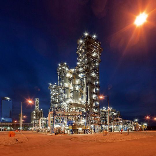 Die Digitalisierung fordert Unternehmen. Besonders Mittelständler haben es schwer – hier will Bilfinger mit einem neuen Konzept helfen, das Beratung, digitale Vernetzung, Datenerfassung und -analyse sowie vorausschauende Instandhaltung aus einer Hand bietet. Die Digitalisierung fordert Unternehmen. Besonders Mittelständler haben es schwer – hier will Bilfinger mit einem neuen Konzept helfen, das Beratung, digitale Vernetzung, Datenerfassung und -analyse sowie vorausschauende Instandhaltung aus einer Hand bietet.