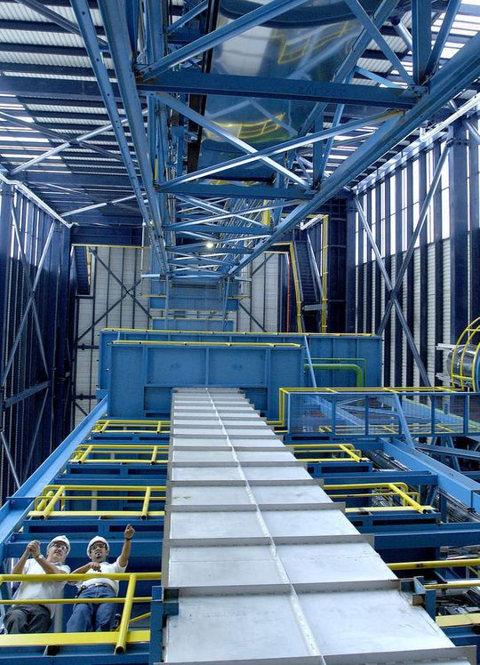 In der Stahlindustrie könnte es bald zu Engpässen bei Legierungsmetallen wie Chrom, Molybdän oder Niob kommen, die allesamt zur Herstellung von Edelstahl nötig sind. Bild: ThyssenKrupp In der Stahlindustrie könnte es bald zu Engpässen bei Legierungsmetallen wie Chrom, Molybdän oder Niob kommen, die allesamt zur Herstellung von Edelstahl nötig sind. Bild: ThyssenKrupp