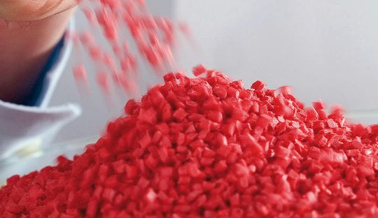 Das Ausgangsmaterial für die Herstellung von Kunststoffteilen ist Kunststoffgranulat. Das Ausgangsmaterial für die Herstellung von Kunststoffteilen ist Kunststoffgranulat.