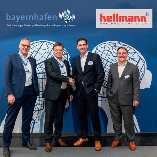 Mit der Kooperation von Hellmann und Bayernhafen soll der Kombinierte Verkehr gestärkt und die Straße entlastet werden. Mit der Kooperation von Hellmann und Bayernhafen soll der Kombinierte Verkehr gestärkt und die Straße entlastet werden.