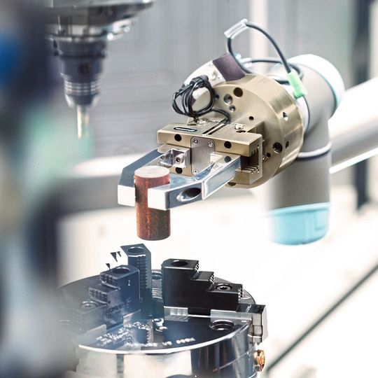 The system enables particularly simple and cost-effective machine loading. The system enables particularly simple and cost-effective machine loading.