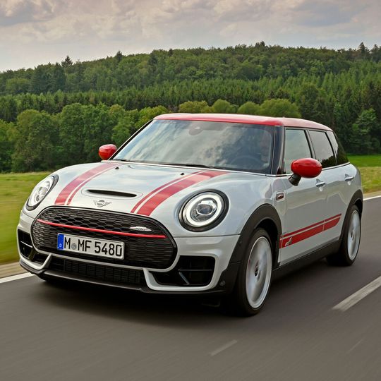 Der Mini Clubman John Cooper Works hat 75 PS mehr als bisher. Der Mini Clubman John Cooper Works hat 75 PS mehr als bisher.
