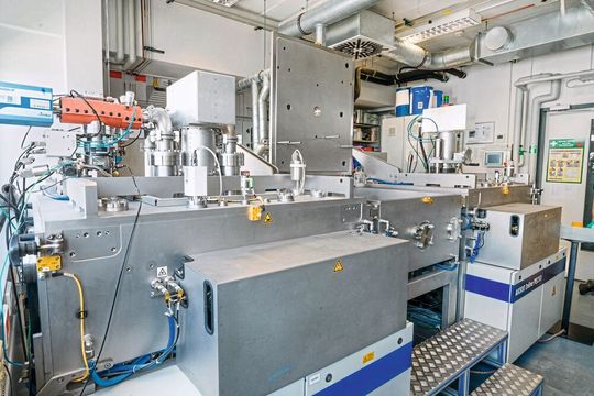 CVD-Beschichtungsanlage (kurz für chemical vapour deposition) für die Funktionalisierung textiler Gewebe