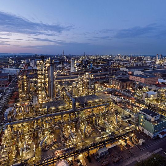 BASF leidet unter der schwachen Konjunktur und den internationalen Unsicherheiten. BASF leidet unter der schwachen Konjunktur und den internationalen Unsicherheiten.
